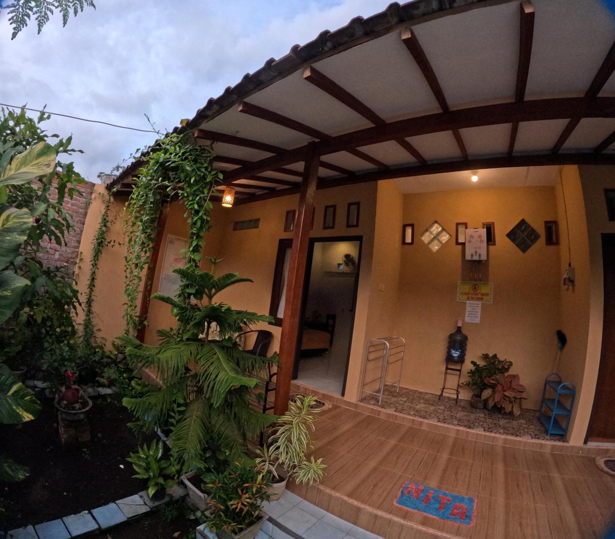 Nitha Homestay Banyuwangi  Exterior foto